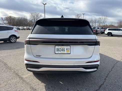 Used 2024 Lincoln Nautilus Reserve w/ Equipment Group 202A image 3