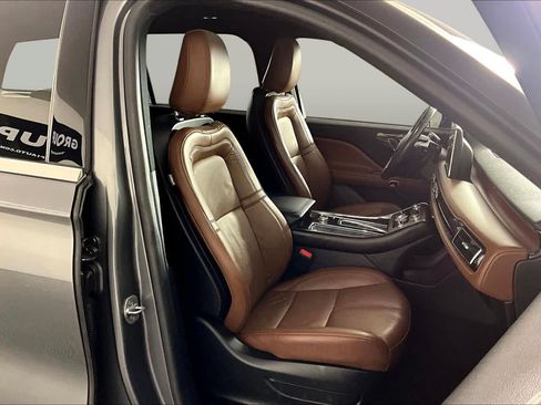 Used 2022 Lincoln Aviator Reserve w/ Equipment Group 201A AWD/4WD image 9