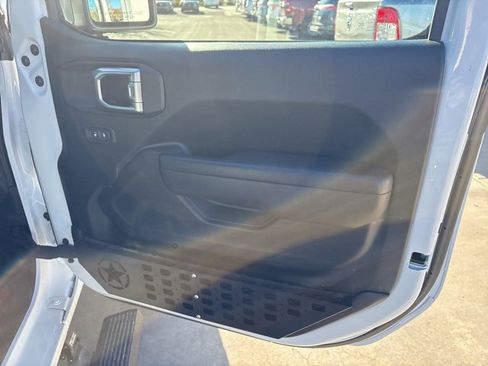 Used 2024 Jeep Gladiator Mojave w/ Safety Group image 16