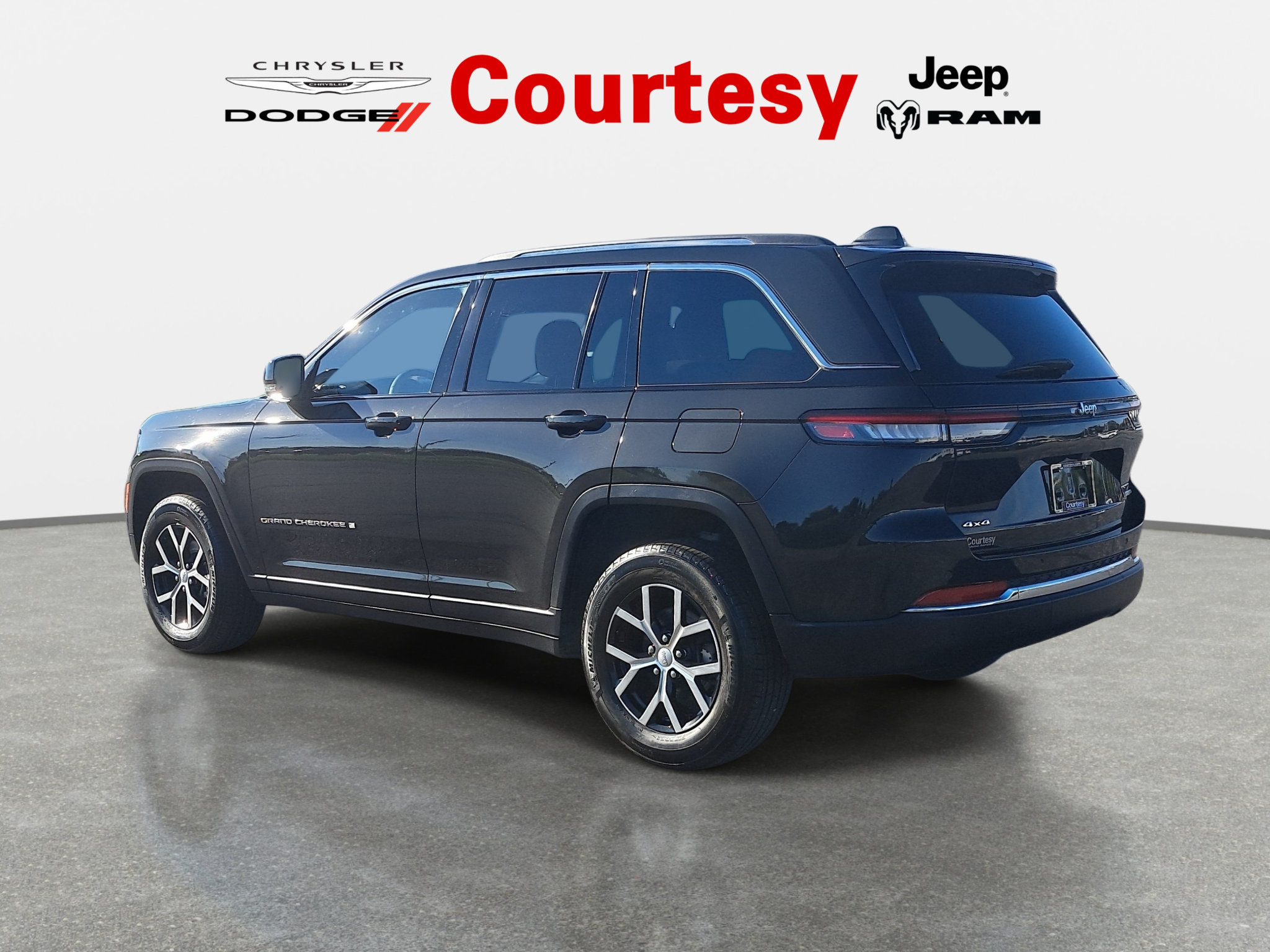 Certified 2023 Jeep Grand Cherokee Limited w/ Trailer Tow Prep Group (B) AWD/4WD image 6