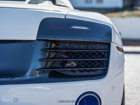 Used 2015 Audi R8 V8 w/ Full Leather Package image 91