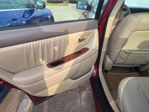 Used 2002 Toyota Avalon XLS image 9