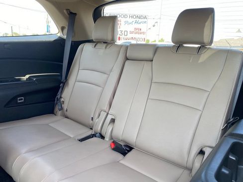 Used 2022 Honda Pilot Touring image 18