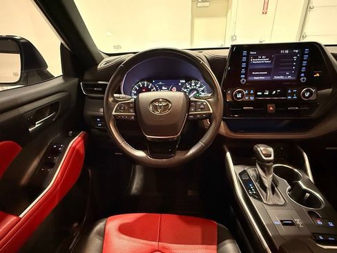 Used 2021 Toyota Highlander XSE FWD image 32