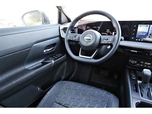 New 2026 Nissan Kicks SV w/ Illumination Package image 8