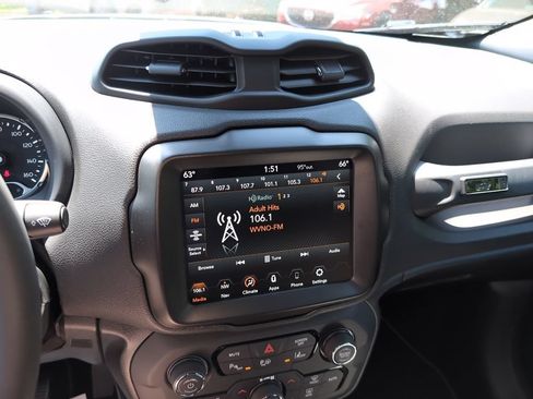 Used 2021 Jeep Renegade Latitude w/ Luxury Group II AWD/4WD image 18