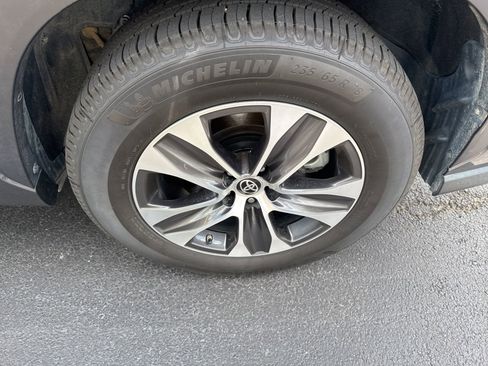 Used 2022 Toyota Highlander XLE image 10