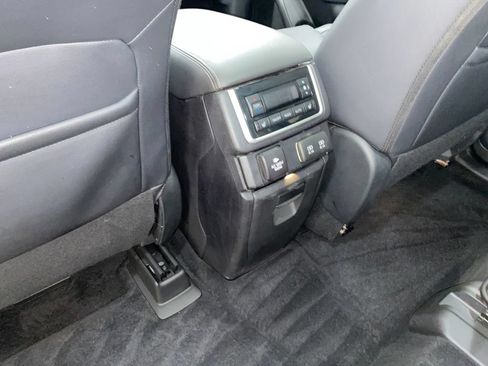 Used 2022 Subaru Ascent Touring AWD/4WD image 12