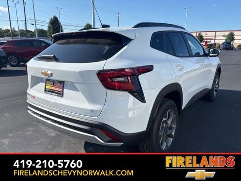 New 2025 Chevrolet Trax LT w/ Sunroof Package image 4