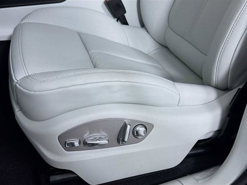 New 2026 Porsche Macan image 13