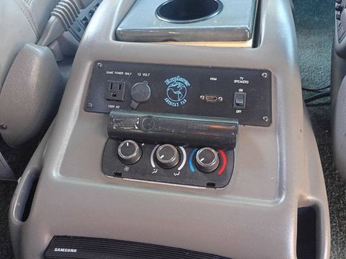 Used 2017 Chevrolet Express 2500 RWD image 23