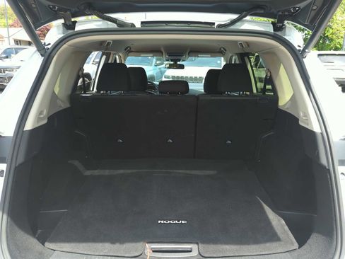 Used 2024 Nissan Rogue SV FWD image 31