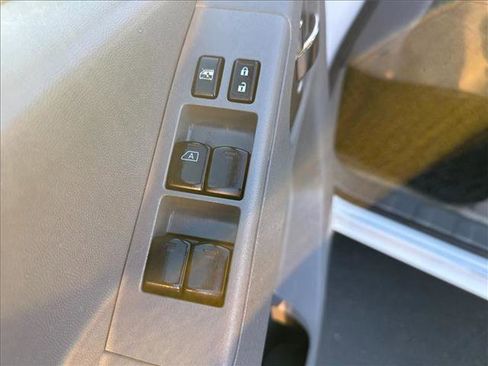 Used 2016 Nissan Frontier SV image 16