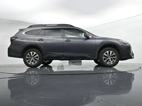 Used 2025 Subaru Outback Premium w/ Popular Package #1 AWD/4WD image 36