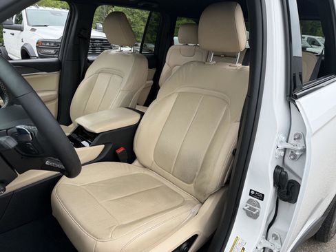 Certified 2023 Jeep Grand Cherokee Limited w/ Luxury Tech Group II AWD/4WD image 17