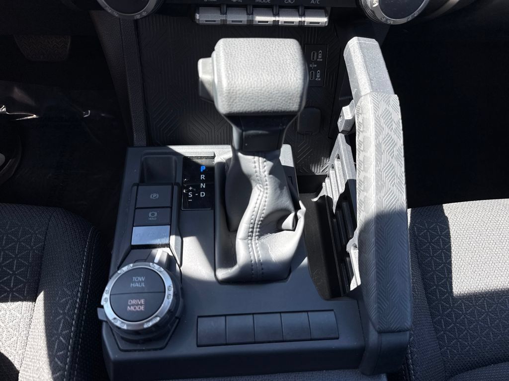 Used 2025 Toyota 4Runner SR5 AWD/4WD image 21