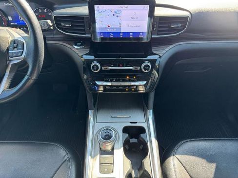 Certified 2022 Ford Explorer Limited w/ Equipment Group 301A image 11
