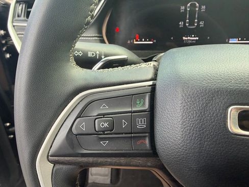 Used 2023 Jeep Grand Cherokee L Limited w/ Black Appearance Package image 8