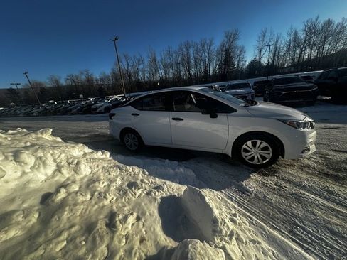 Used 2020 Nissan Versa S image 4