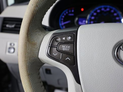 Used 2011 Toyota Sienna XLE FWD image 31