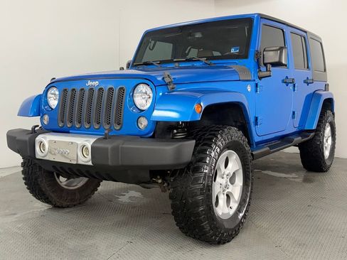 Used 2015 Jeep Wrangler Unlimited Sahara w/ Connectivity Group AWD/4WD image 3