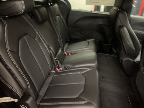 New 2026 Chrysler Pacifica Select image 17