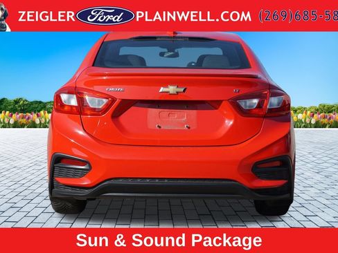 Used 2016 Chevrolet Cruze LT w/ Sun And Sound Package FWD image 4