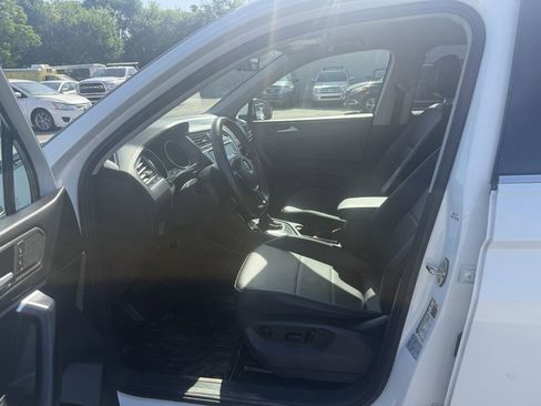 Used 2021 Volkswagen Tiguan SE image 8