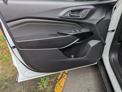 New 2026 Chevrolet Trax LT w/ Sunroof Package FWD image 8