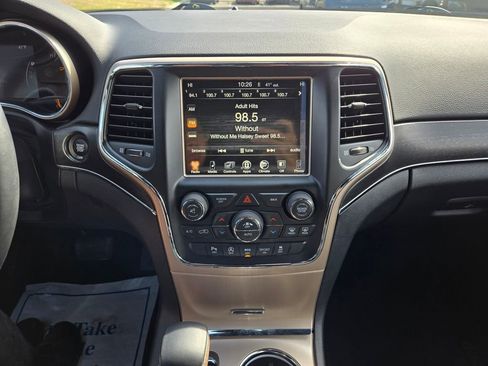 Used 2017 Jeep Grand Cherokee Limited image 20