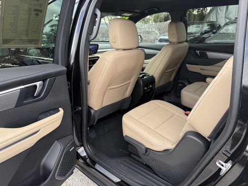 Used 2025 Buick Enclave Preferred w/ Power Package image 26