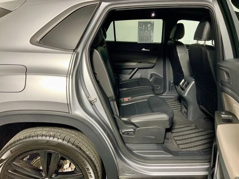 Used 2023 Volkswagen Atlas Cross Sport SEL R-Line AWD/4WD image 35