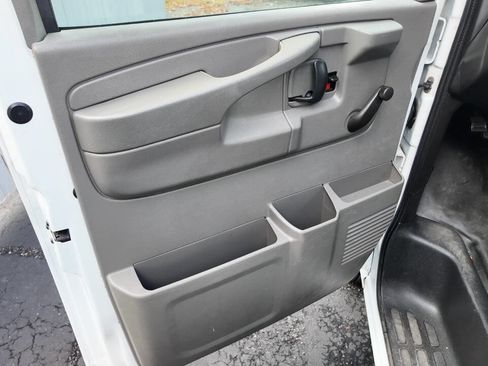 Used 2012 Chevrolet Express 2500 image 12