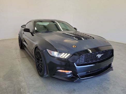 Used 2017 Ford Mustang Coupe RWD image 4