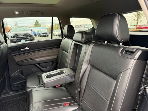 Used 2023 Volkswagen Atlas SE image 32