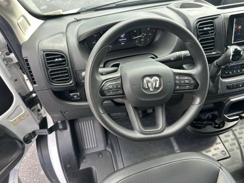 Used 2025 RAM ProMaster 2500 w/ Convenience Group FWD image 17