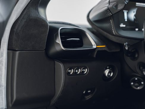 Used 2023 McLaren Artura RWD image 42