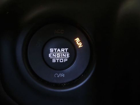 Used 2023 Jeep Gladiator Sport AWD/4WD image 17