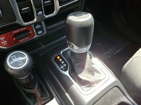 Used 2021 Jeep Wrangler Unlimited Rubicon w/ LED Lighting Group AWD/4WD image 23