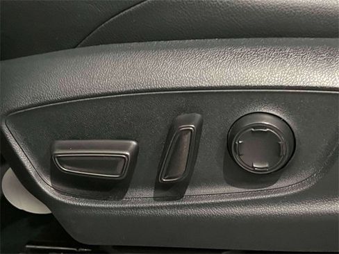 Certified 2025 Toyota Tacoma TRD Off-Road image 22