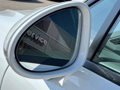 Used 2025 Porsche Macan image 41