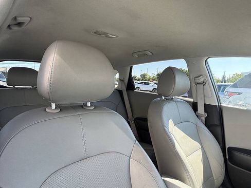 Used 2018 Kia Niro EX Premium FWD image 20