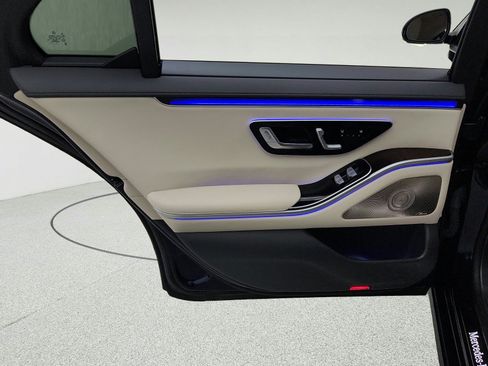 Certified 2022 Mercedes-Benz S 500 4MATIC image 28