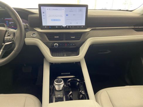 Used 2025 Ford Explorer Platinum w/ LUX Leather Package image 21