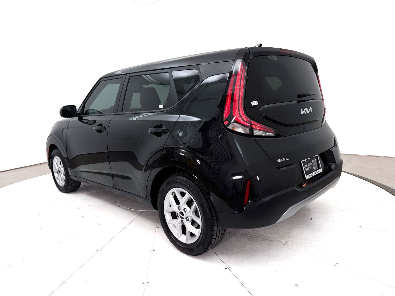 Used 2025 Kia Soul LX w/ LX Technology Package FWD image 15