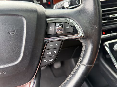 Used 2019 Lincoln Navigator Reserve AWD/4WD image 17