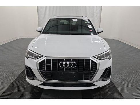 Used 2019 Audi Q3 2.0T Premium Plus w/ Premium Plus Package AWD/4WD image 2