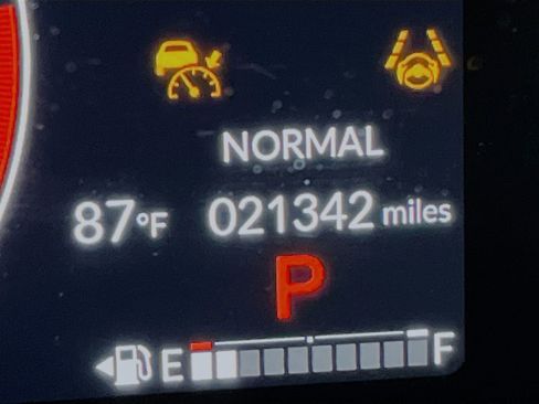 Used 2025 Honda Pilot TrailSport image 12