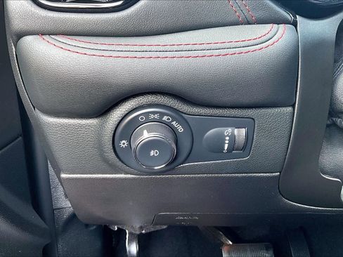 Used 2023 Dodge Durango GT image 35