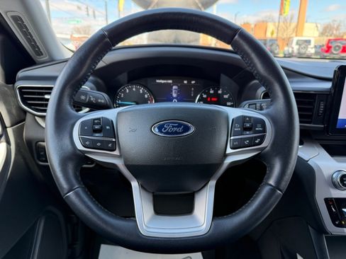 Used 2023 Ford Explorer XLT w/ Equipment Group 202A AWD/4WD image 17